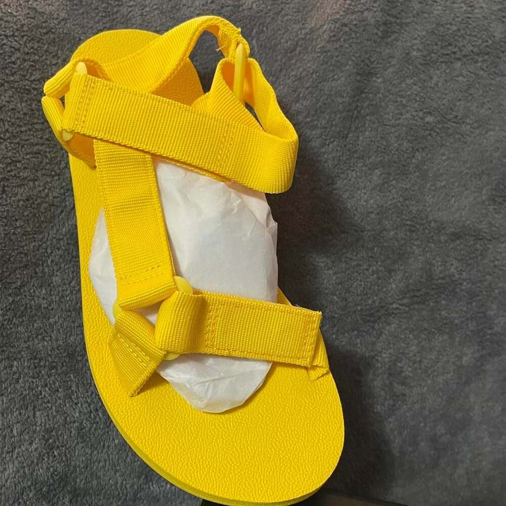 Fashion Nova HEART-01 Yellow Fabric Sandals